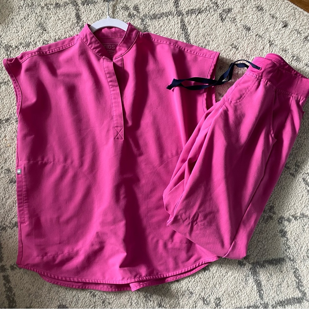 Figs Electric Orchid Scrub Set Gem